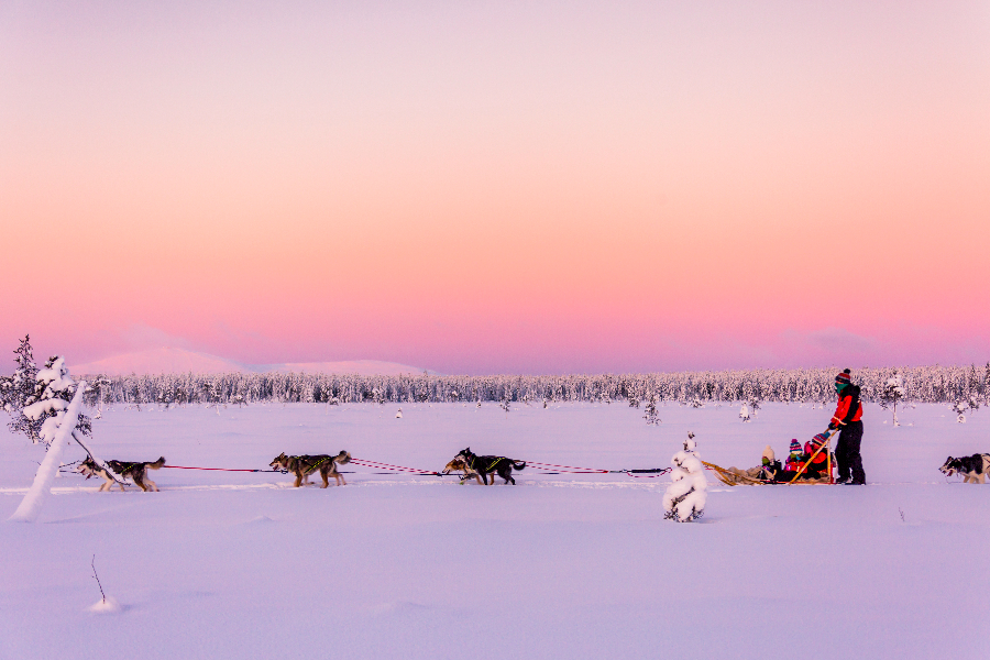 Ongerepte natuur en prachtige lucht in Arctic Lakeland, Fins Lapland