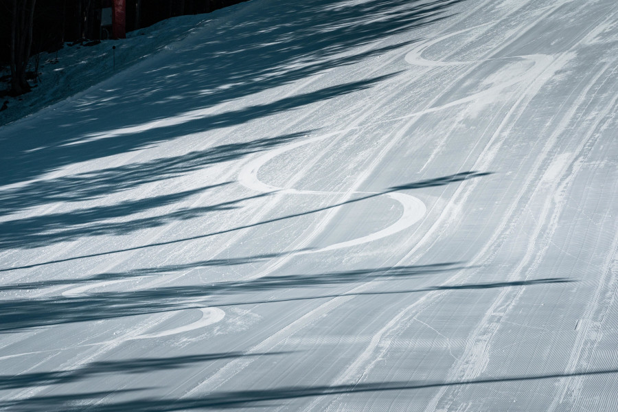 Sporen op de piste.