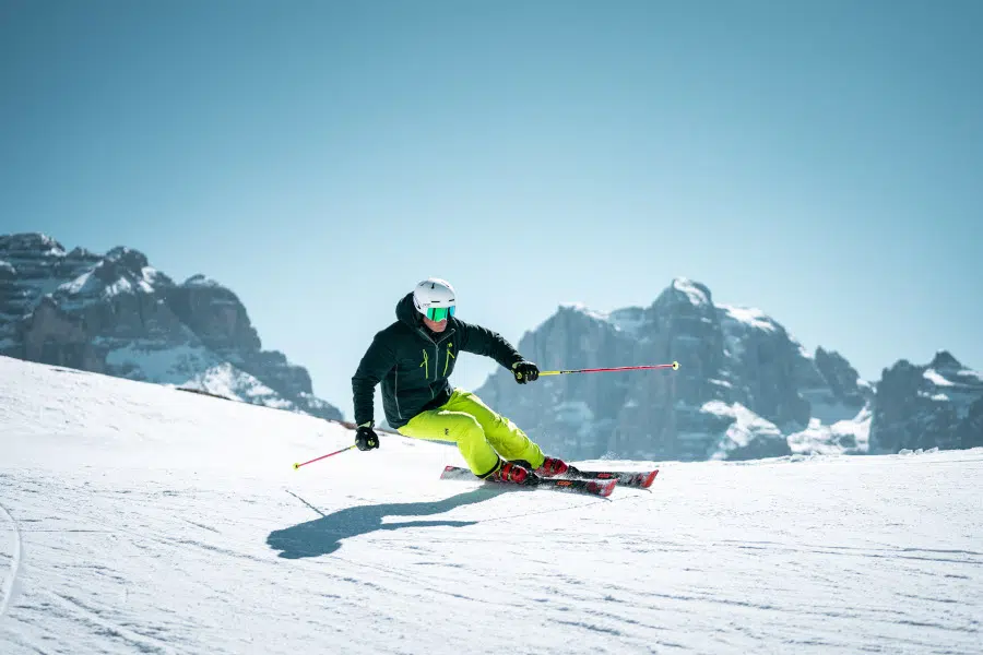 Sneeuwzeker skiën in de Dolomieten