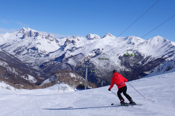Eychaude, blauwe piste in Serre Chevalier met een fantastisch uitzicht.