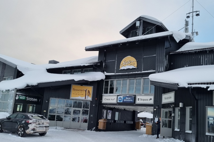 Stöten Ski Hotel aan de piste.