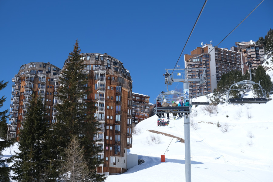 Liften door het dorp Avoriaz © op-wintersport.nl | Frank van Delden