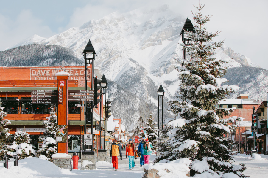 Het centrum van Banff is bruisend en gezellig ©Travel Alberta & Mike Seehagel