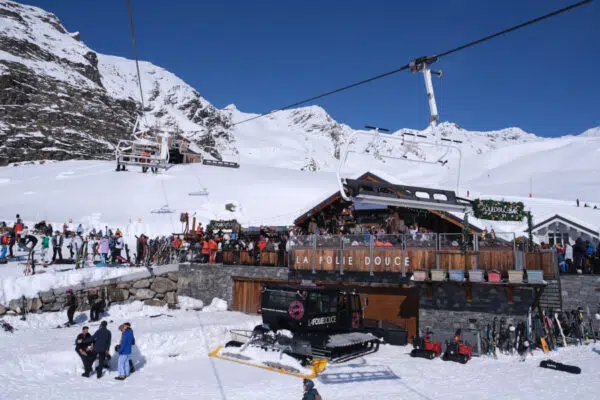 5 plekken in Frankrijk waar je net zo goed kunt après-skiën als in Oostenrijk 