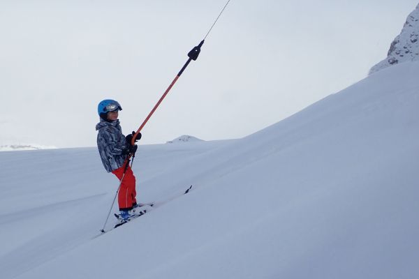 kinderskihelm met vizier