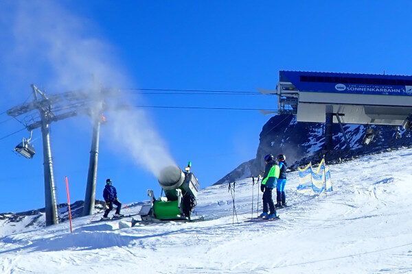 sneeuwkanonnen op de Dachstein gletsjer