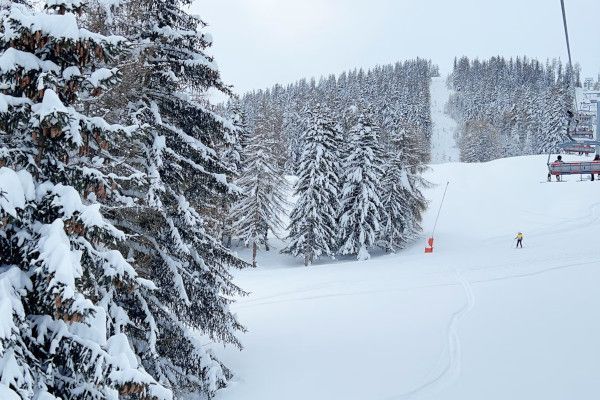 Genieten van verse sneeuw in skigebied La Plagne.