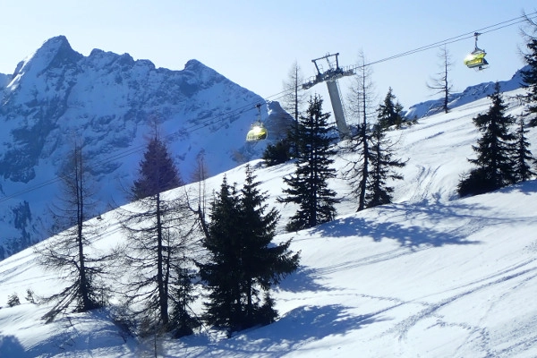 Skilift Schladming, zon, blauwe lucht