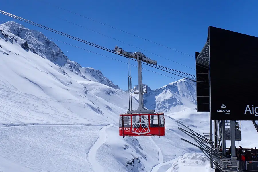 l'aiguille rouge gondel in Les Arcs, skigebied in Frankrijk.
