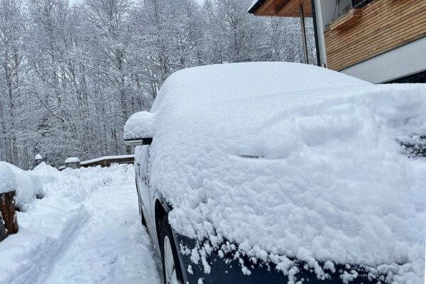 Auto in de sneeuw