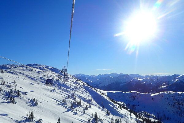 Panoramabahn uitzicht, zon, blauwe lucht