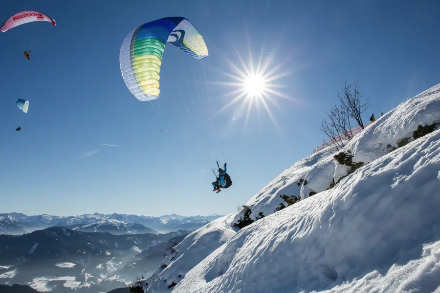 Paragliden boven de witte wereld van Werfenweng