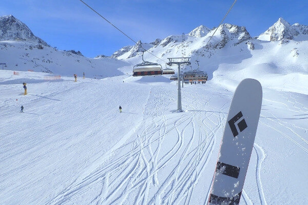 Black Diamond ski's in skilift Stubai