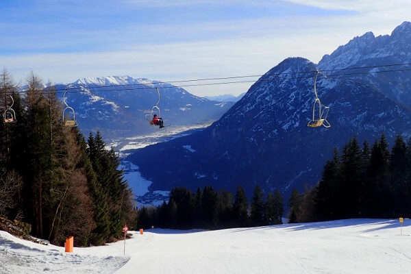 Stoeltjeslift in het kleine skigebied Hochstein, Lienz, Oost-Tirol