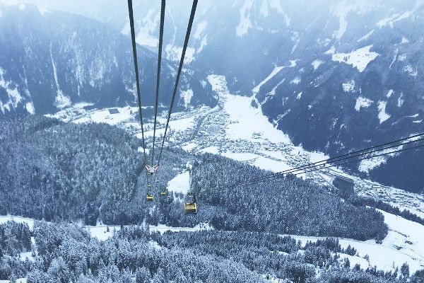 Mayrhofen bekeken vanuit de skilift.