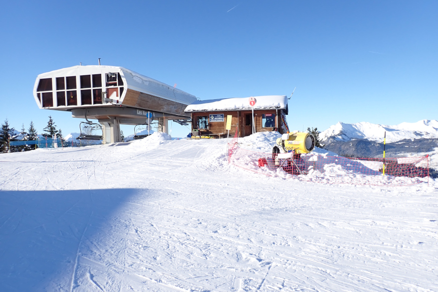 De piste op