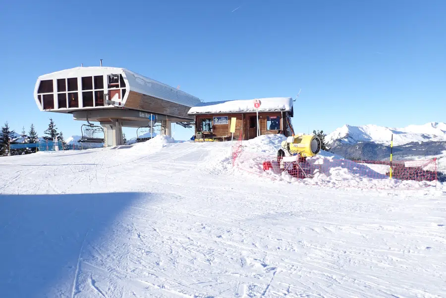 De piste op