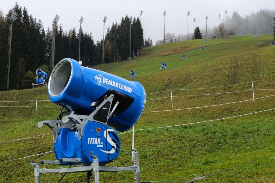 In Reiteralm staan de sneeuwkanonnen allemaal al op hun plek.