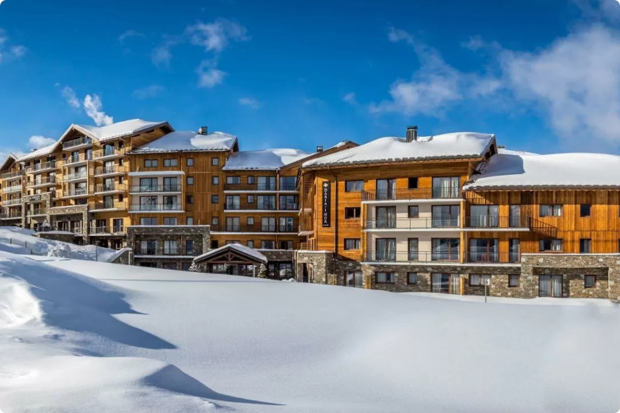 Zonnen op de piste in Alpe d’Huez (Foto: Summit Travel)