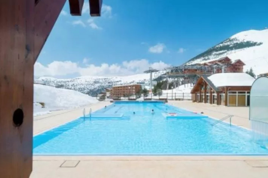 Ski vanaf je appartement met het prachtige uitzicht van de Alpe d’Huez (Foto: Summit Travel)