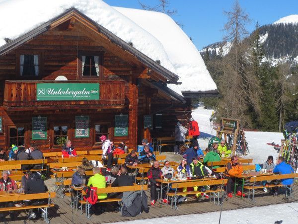 skikleding maart - terras in de zon