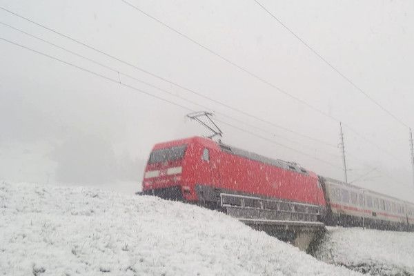 Livebeelden: flink pak sneeuw in Oostenrijk (06 mei. 2019)