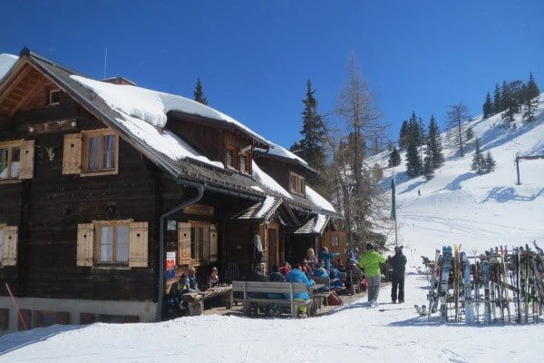 Wintersport april Oostenrijk. lekker skiën en genieten op een terras