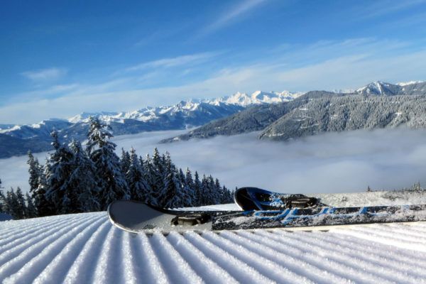 Wintersport december - lege piste, geprepareerd, corduroy Eben Monte Poplolo, Ski Amade