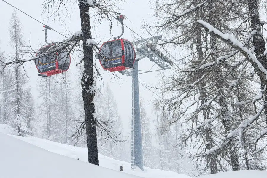 LIVE: flinke sneeuwdump in Oostenrijk aan het einde van het seizoen (en dat ziet er zo uit)