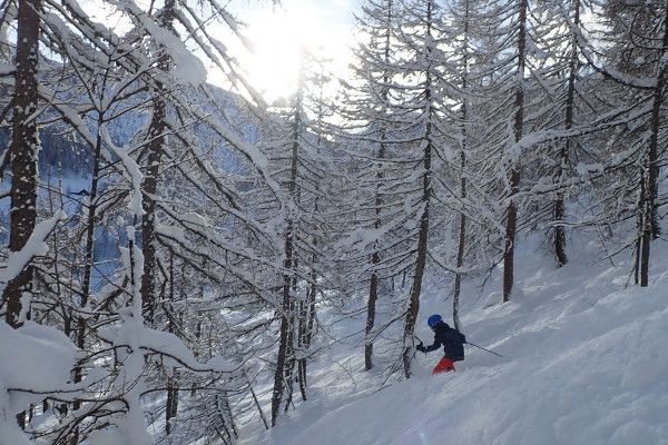 off piste wintersport met tieners.